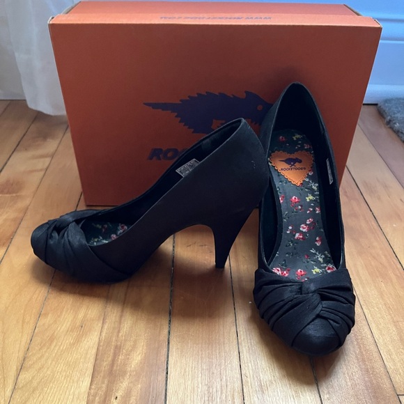 Rocket Dog Thai Silk Pumps - Picture 4 of 4